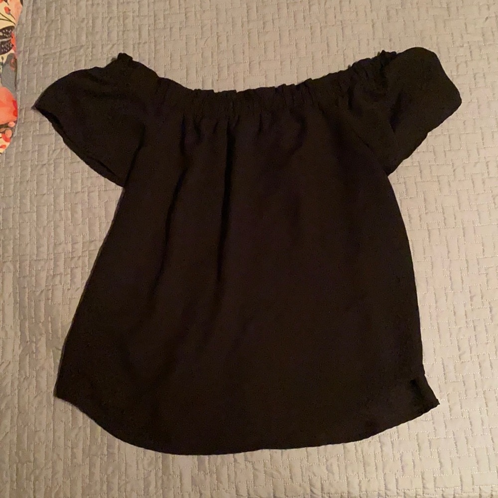 Black off the shoulder short sleeve shirt